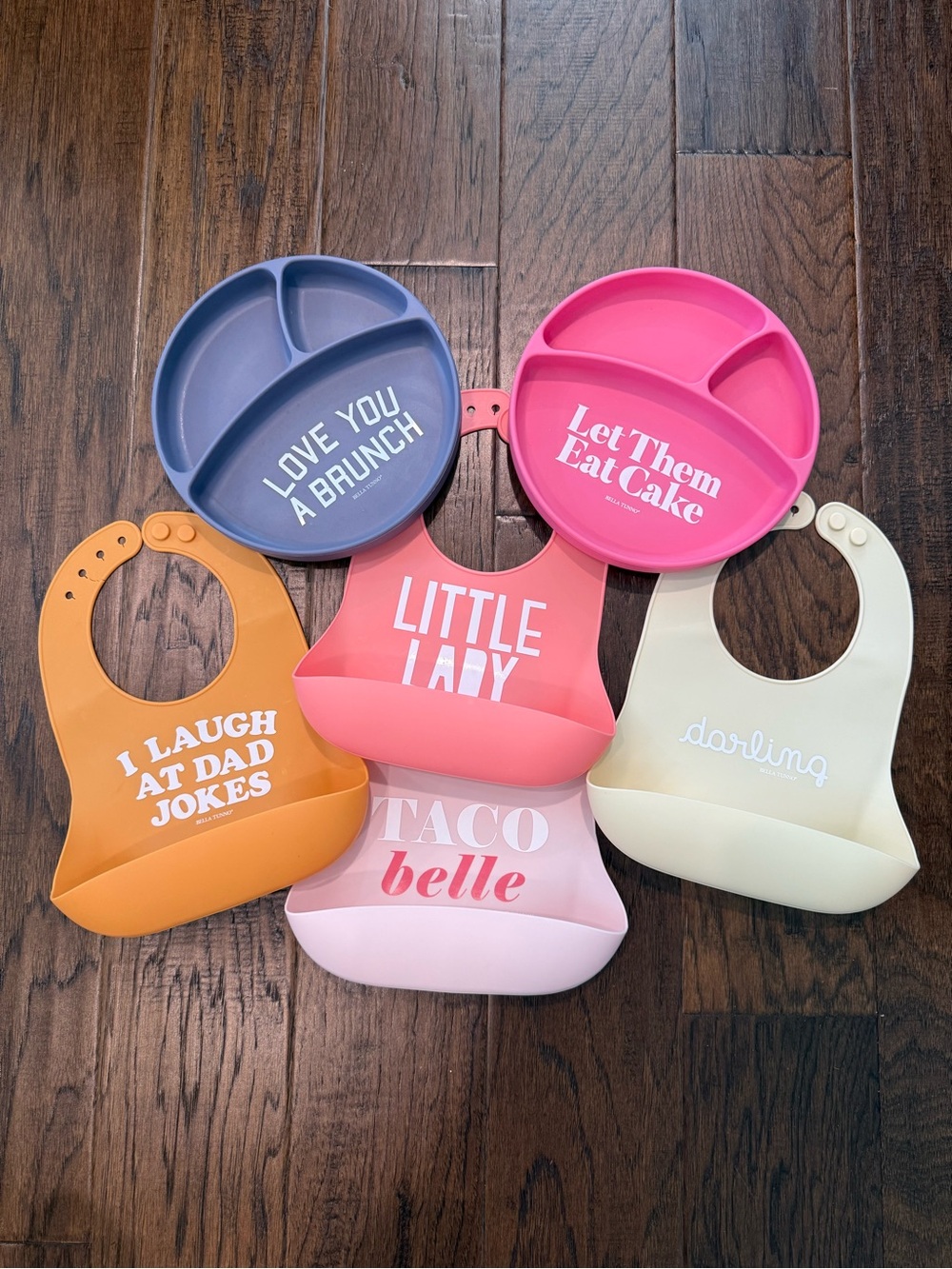 Bella Tunno - 2 plates & 4 bibs